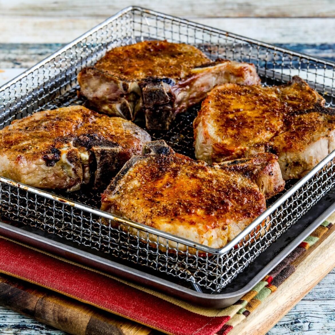 1400-Air-fryer-pork-chops-e1692219916984.jpg